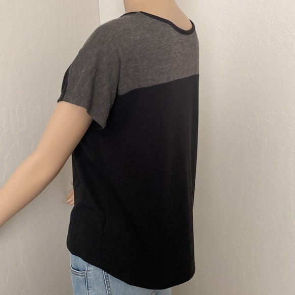 🏀Los Angeles Lakers Ladies Short Sleeve Distressed Logo Scoop Neck T-Shirt EUC - Picture 7 of 10